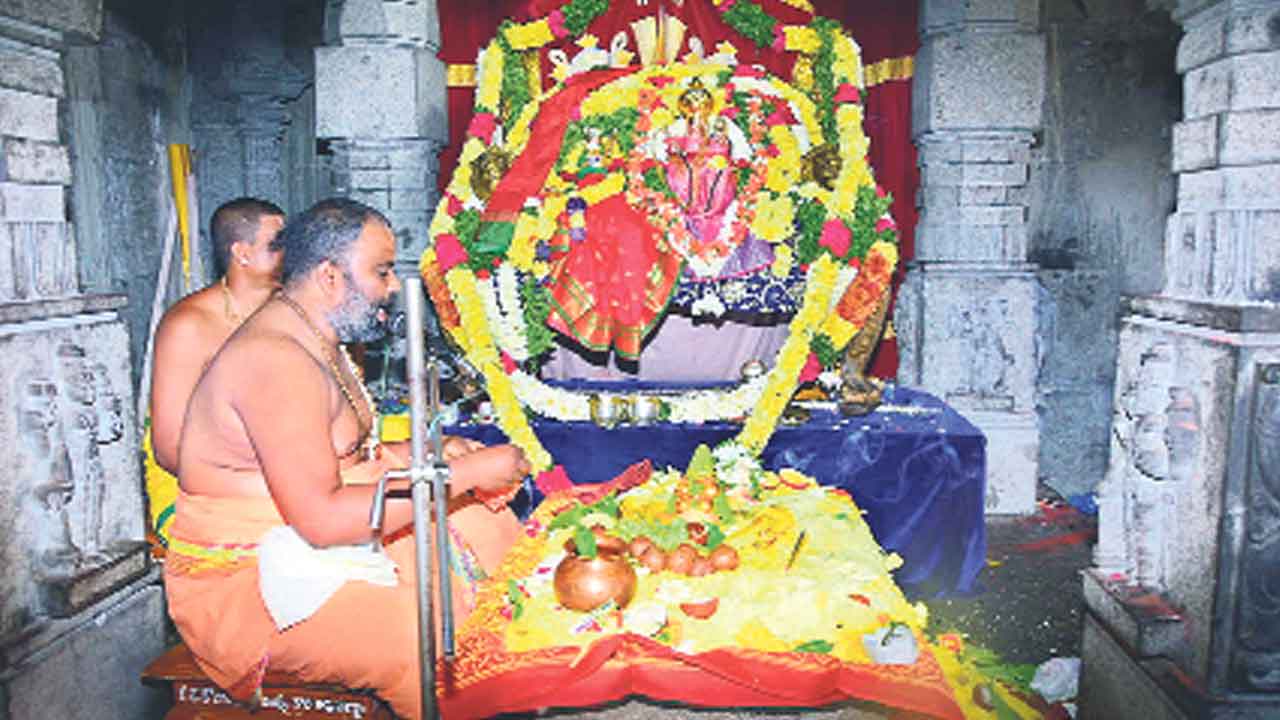 యాదగిరిగుట్టలో నిత్యోత్సవాలు