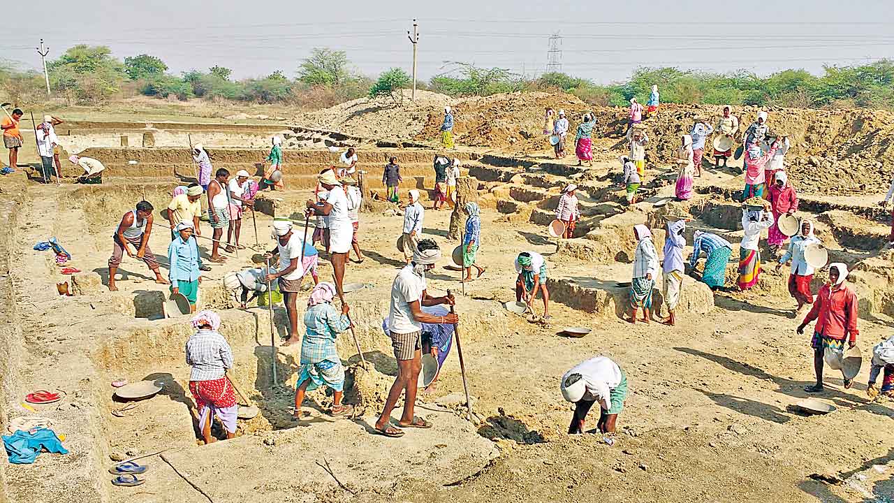 వేగంగా ఉపాధి హామీ పనులు