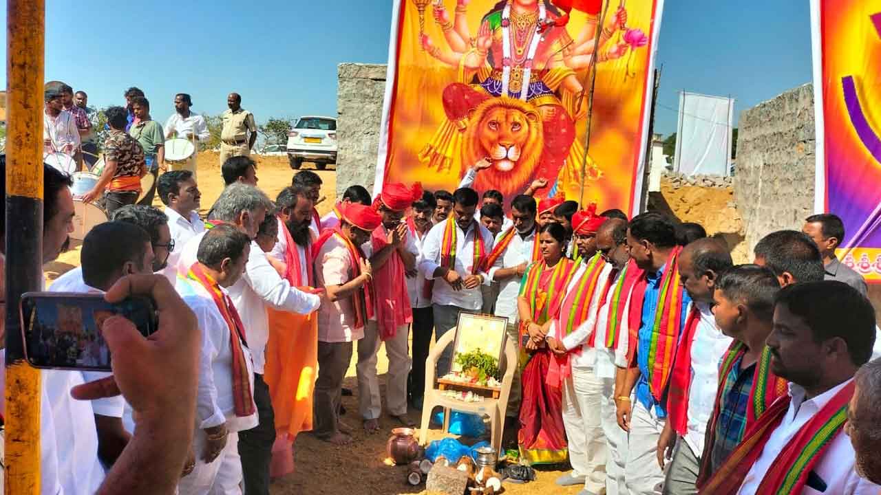 బంజారాల ఆరాధ్యదైవం సేవాలాల్