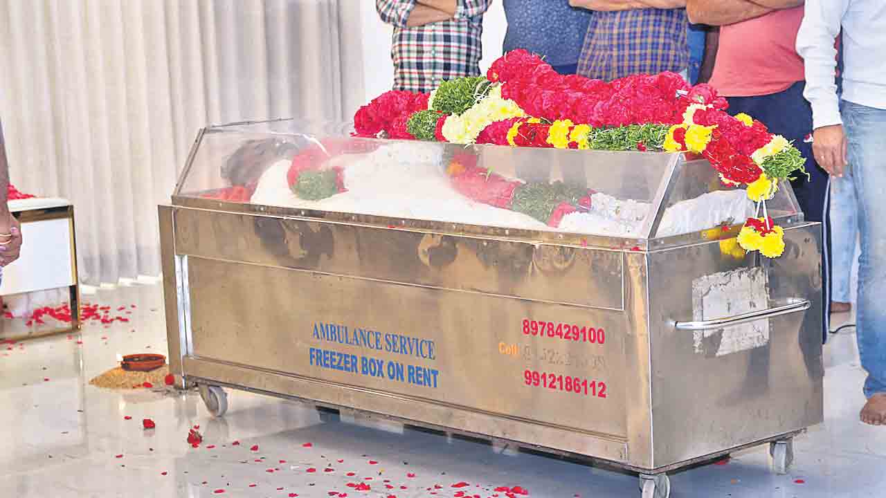 తారకరత్నకు అశ్రునివాళి