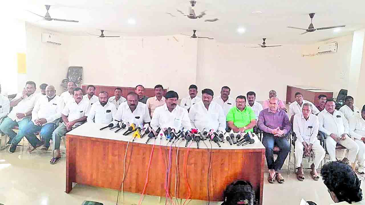 షర్మిలా.. నోరు అదుపులో ఉంచుకో..