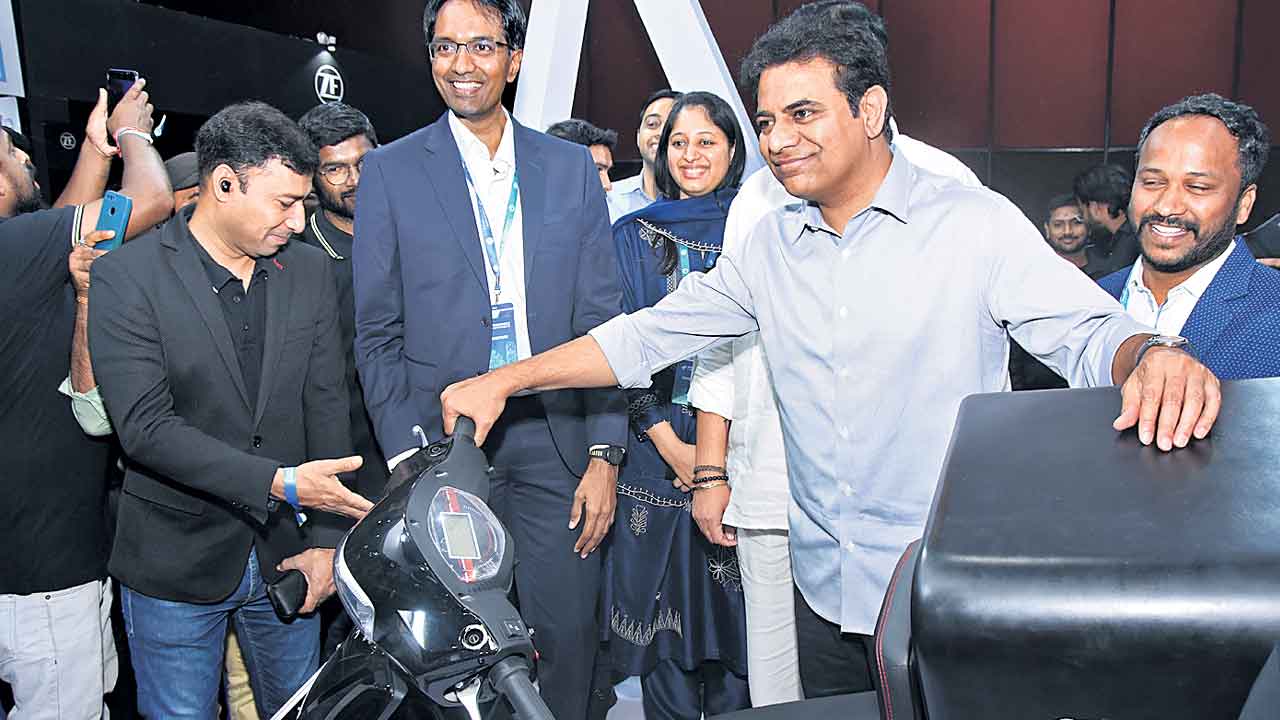 ఈవీ..భలే ఠీవీ.. అట్టహాసంగా e మోటార్‌ షో