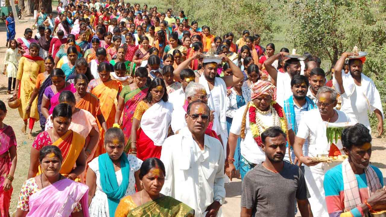 వైభవంగా గంగనీళ్ల ఊరేగింపు