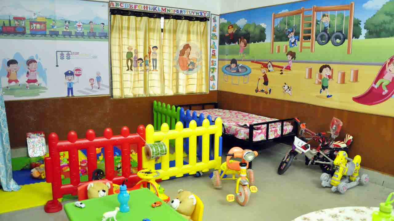 పోలీస్‌స్టేషన్‌లో చిన్నారులకో గది..