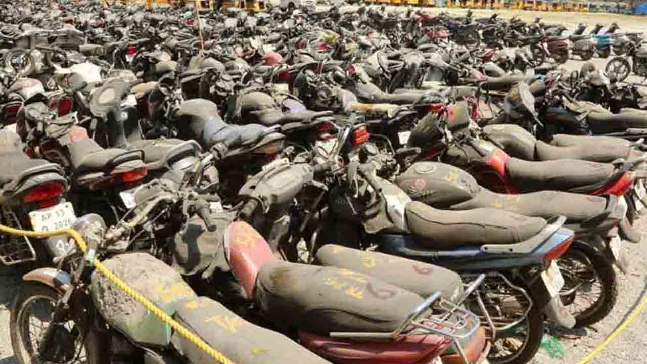 ఆన్‌లైన్‌లో 226 వాహనాల వివరాలు