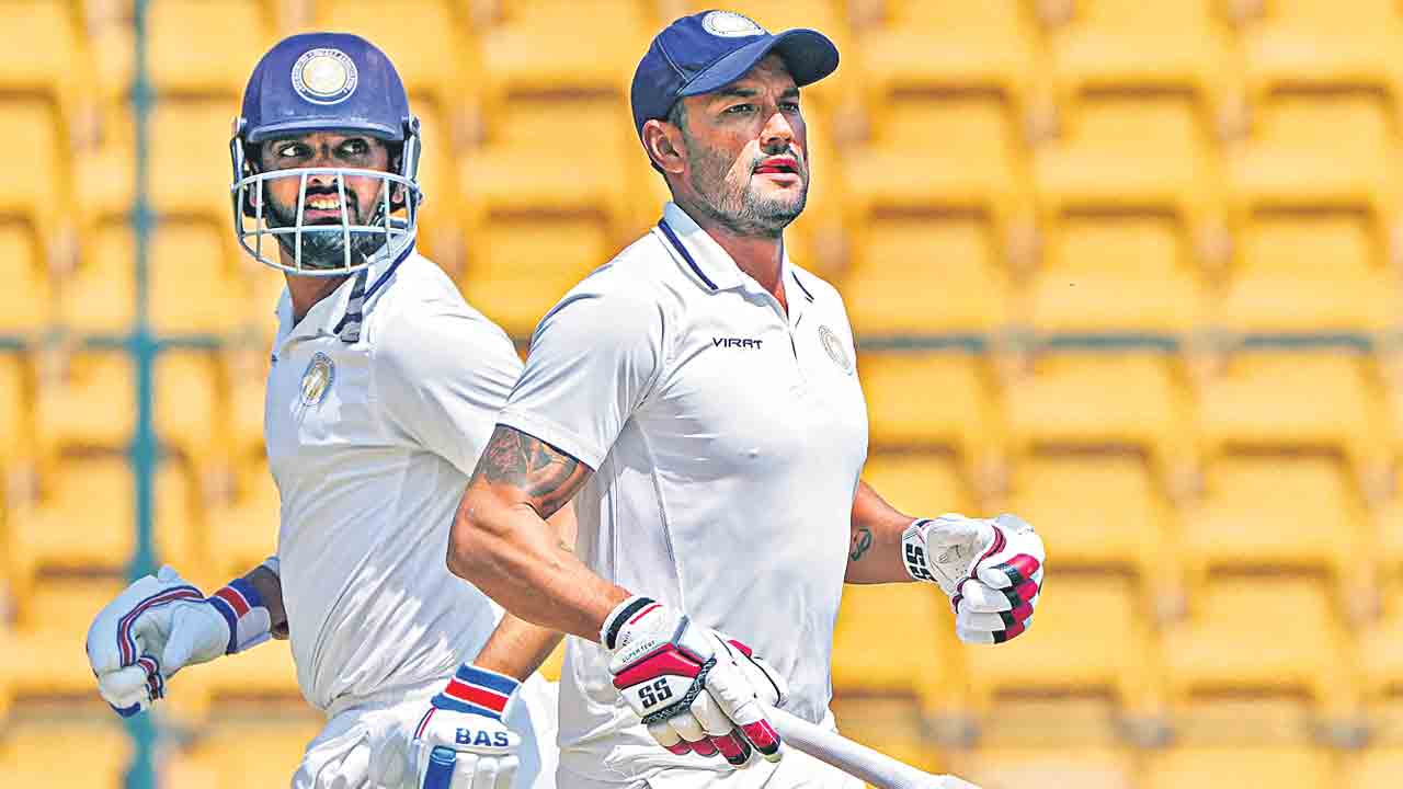 షెల్డన్‌, అర్పిత్‌ సెంచరీలు