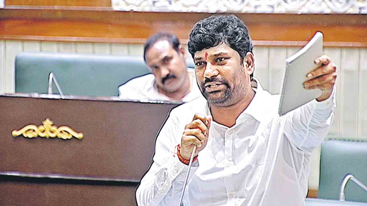 కేసీఆర్‌ను ఏవరేమీ చేయలేరు