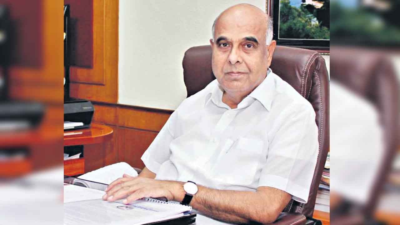 విద్యుత్తు ఉద్యోగుల సమస్యలపై సీఎంతో చర్చిస్తా