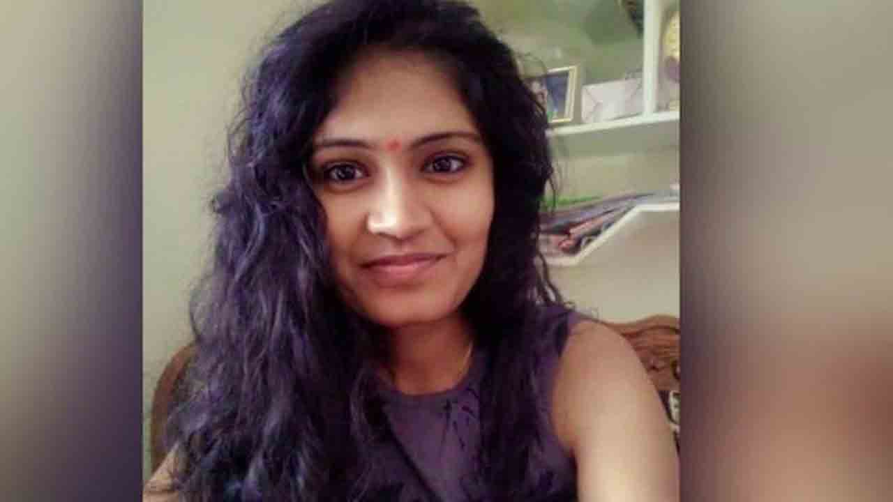 PG Medical student Preeti | స్వగ్రామం చేరుకున్న వైద్య విద్యార్థిని ప్రీతి మృతదేహం.. మరికాసేపట్లో అంత్యక్రియలు