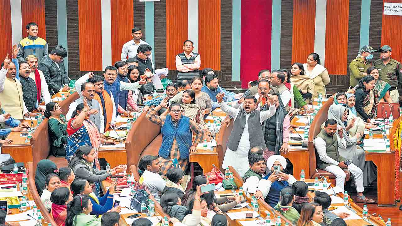 ఢిల్లీ మేయర్‌ ఎన్నిక మళ్లీ వాయిదా