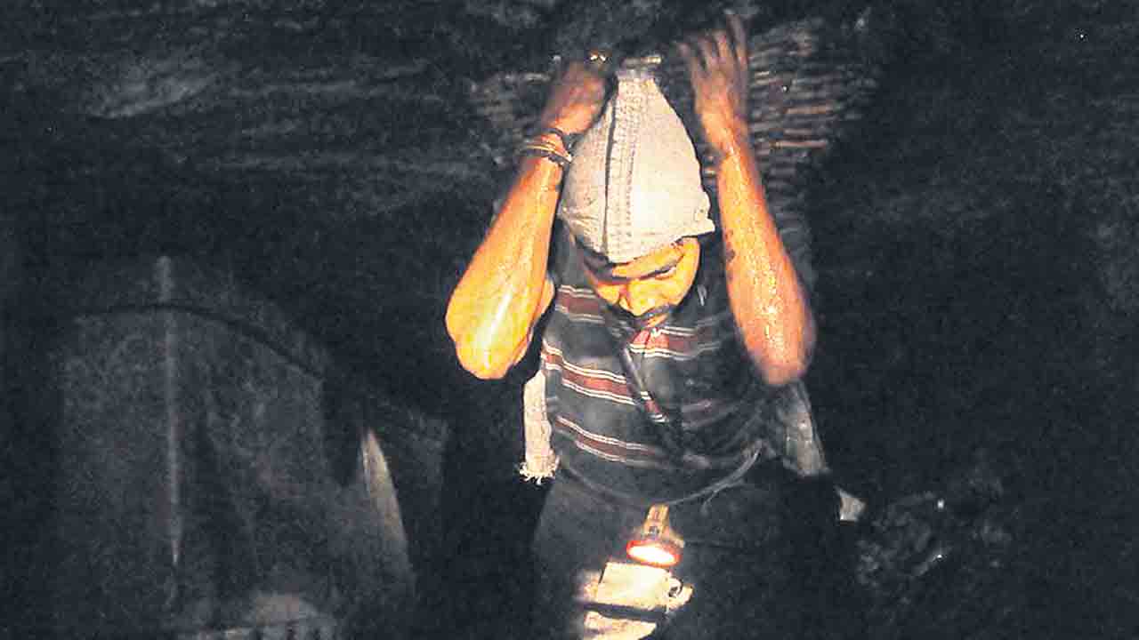 సింగరేణి ప్రైవేటీకరణపై  ఉద్యమిస్తాం