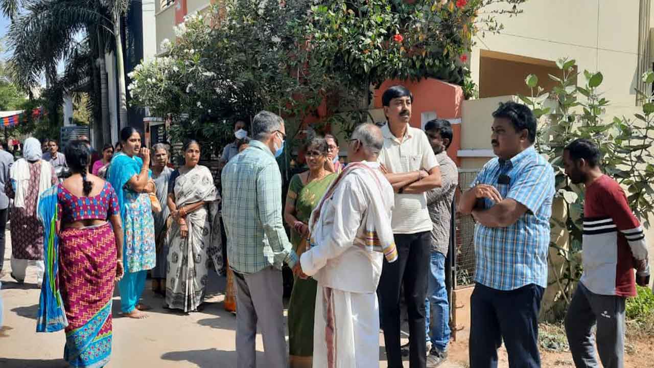 కన్నీటి వీడ్కోలు