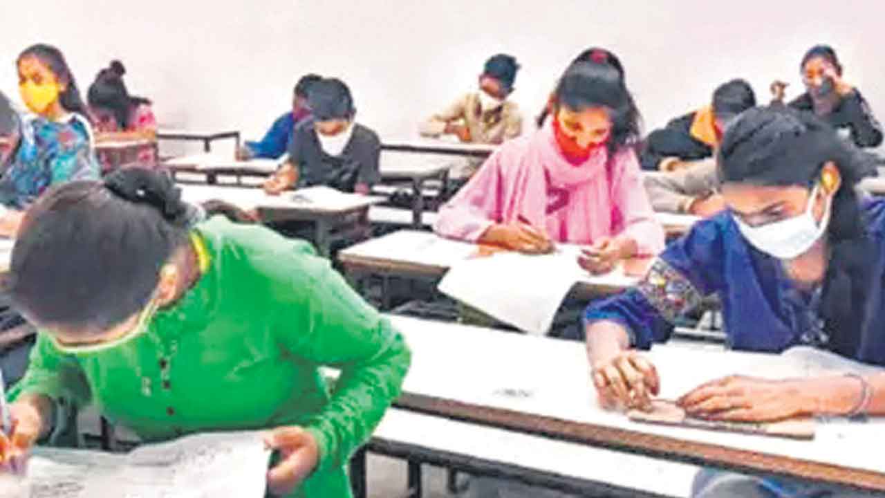 ఓపెన్‌ బుక్‌ విధానంలో 59% పాస్‌