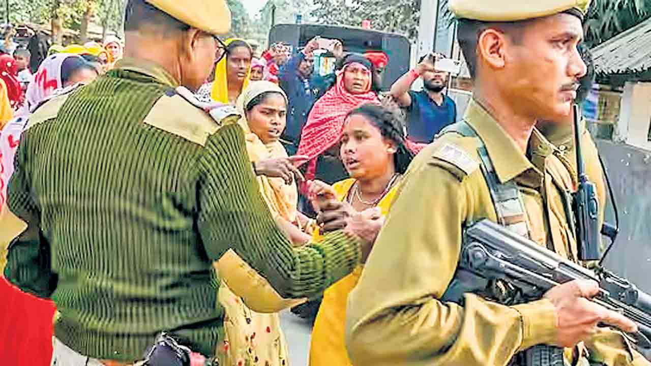 వ్యక్తిగత జీవితాల్లో విధ్వంసం.. అస్సాం ప్రభుత్వాన్ని తప్పుబట్టిన కోర్టు