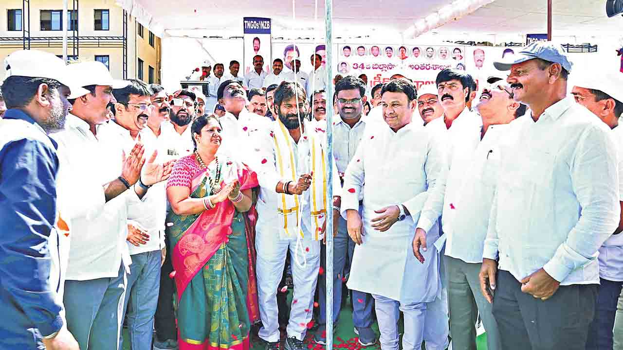 స్వరాష్ట్రంలో సంతోషంగా ఉద్యోగులు