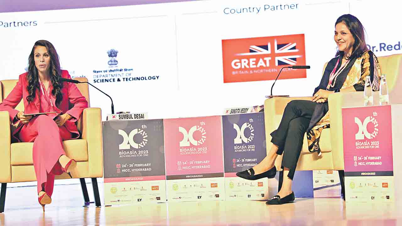 హెల్త్‌వర్కర్ల కొరతకు సాంకేతికతే పరిష్కారం