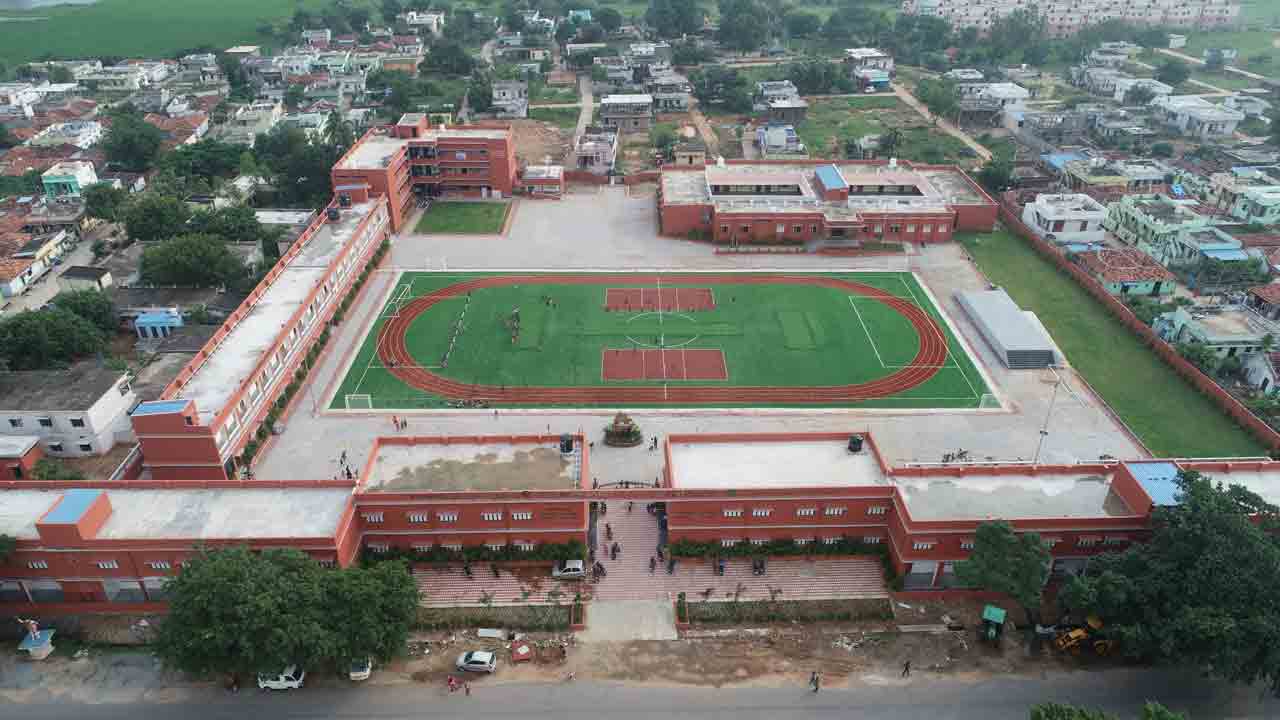 తొలి కేజీ టూ పీజీ క్యాంపస్‌