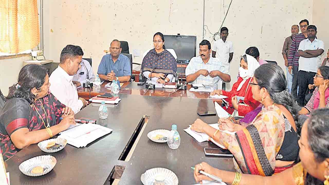 ముమ్మరంగా ఉపాధి పనులు చేపట్టాలి