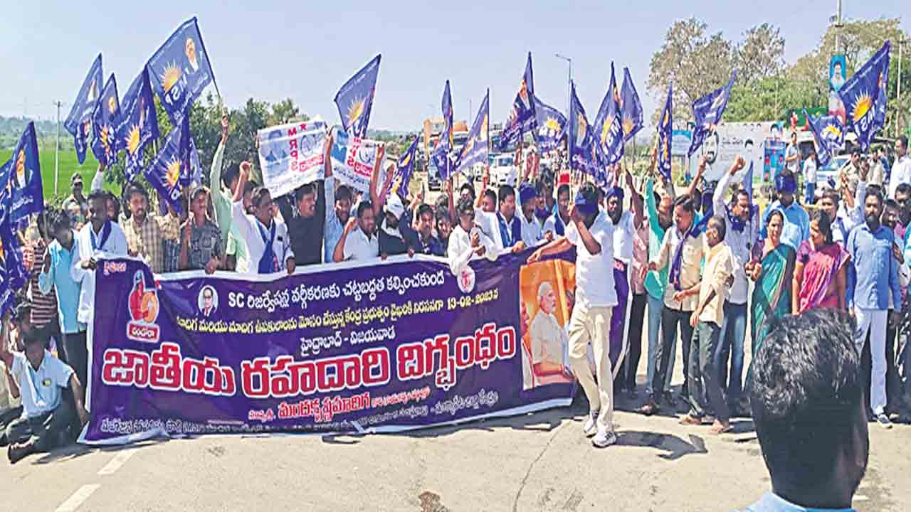 కేంద్రంపై దళితుల కన్నెర్ర