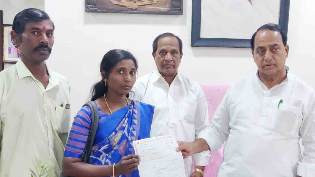 కార్యకర్తలకు అండగా బీఆర్‌ఎస్‌