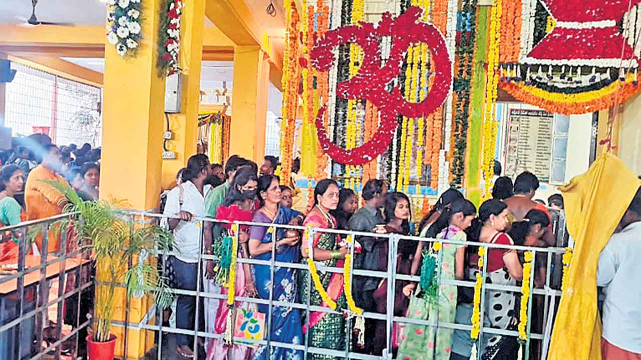 Maha Shivaratri | వైభవంగా శివరాత్రి వేడుకలు.. శివనామస్మరణతో మార్మోగిన శైవక్షేత్రాలు