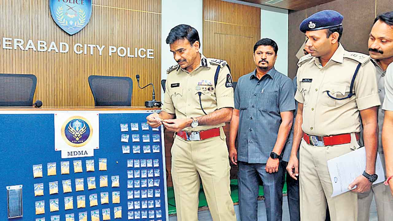 సింథటిక్ డ్రగ్ ముఠా అరెస్టు