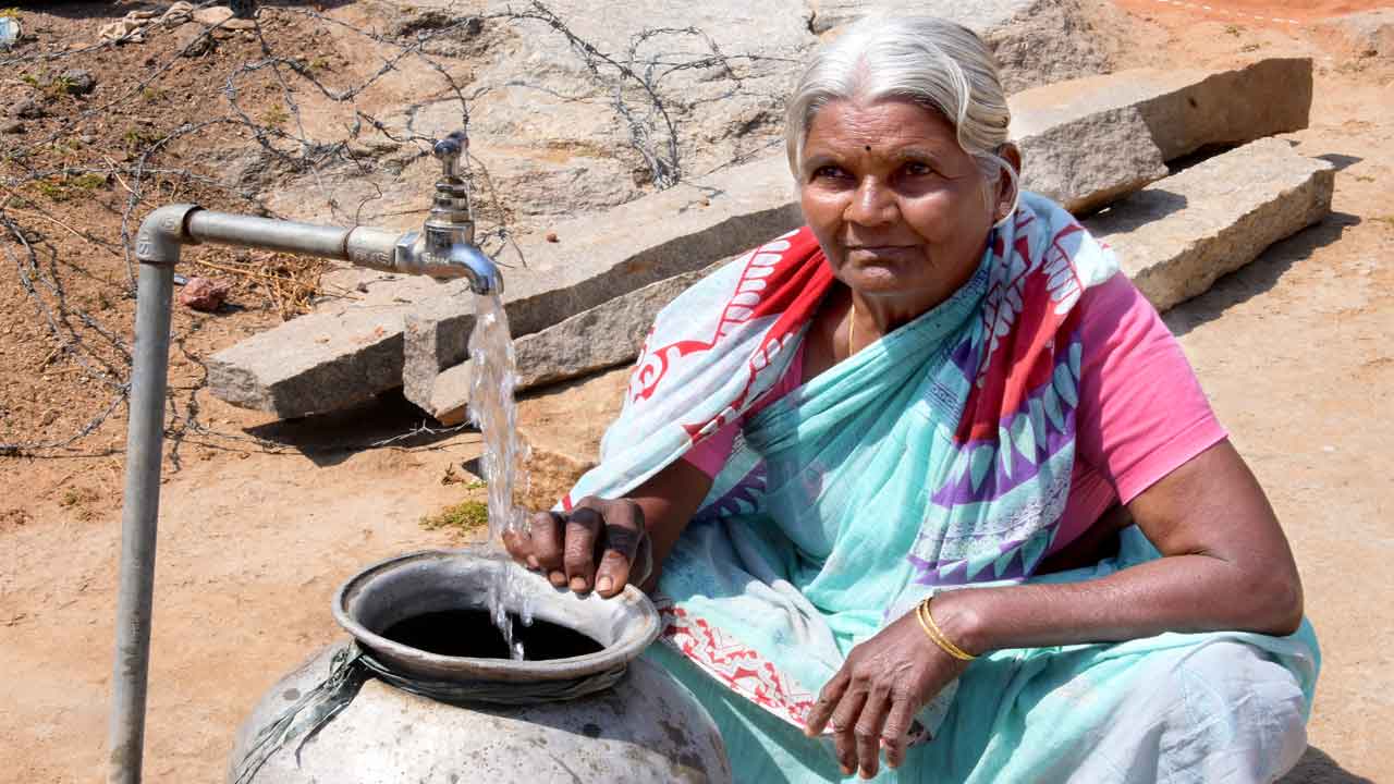 ఇంటింటికీ మిషన్‌ భగీరథ జలాలు