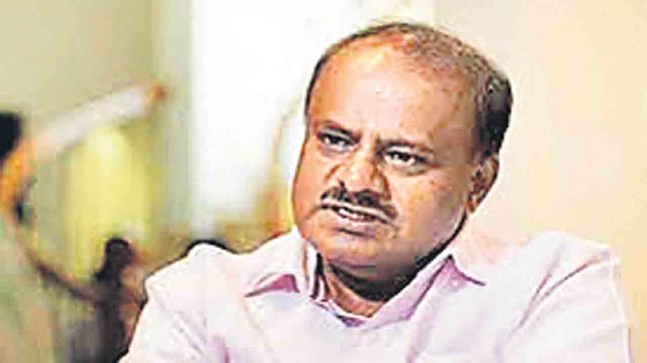 కేసీఆర్ నాకు తండ్రితో సమానం