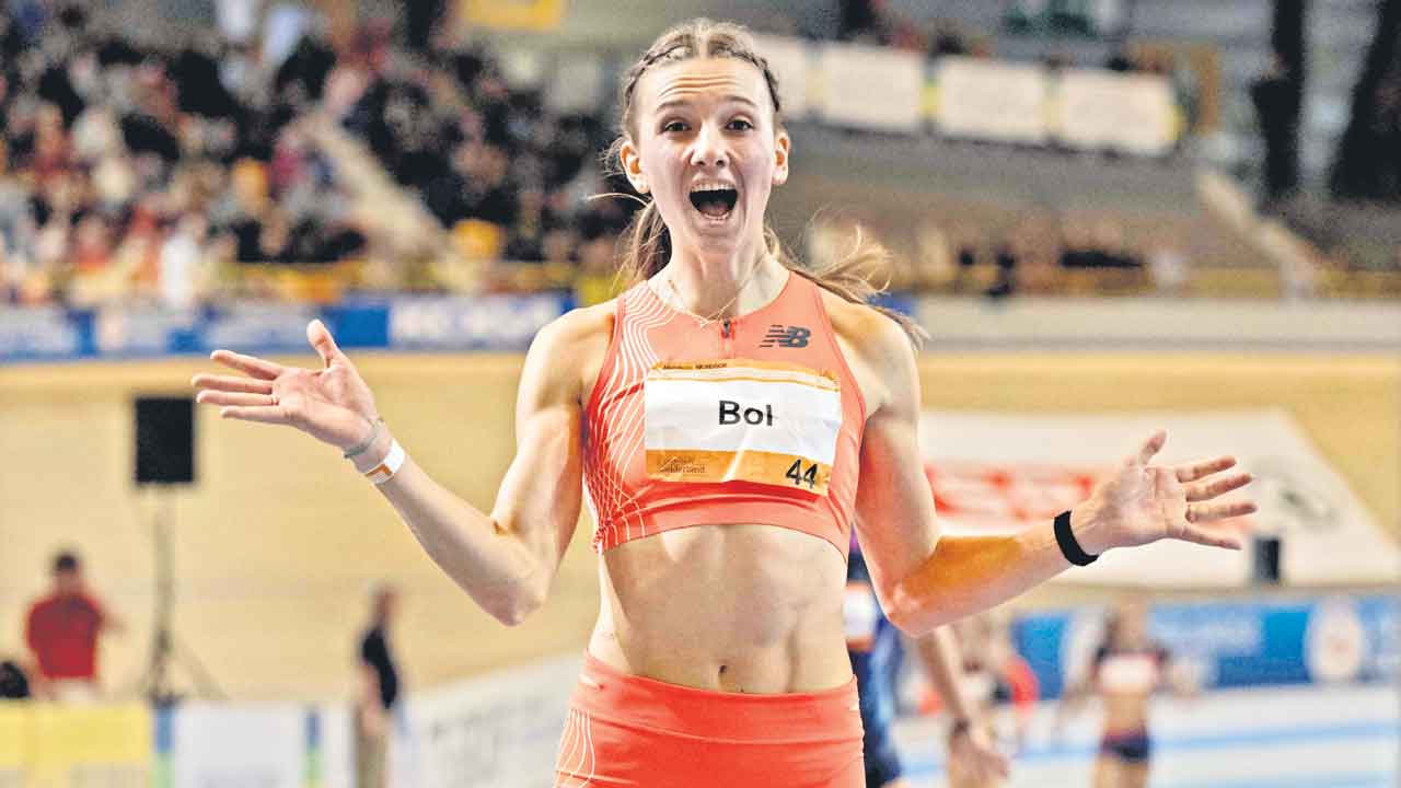 400మీ. హర్డిల్స్‌లో సరికొత్త రికార్డు