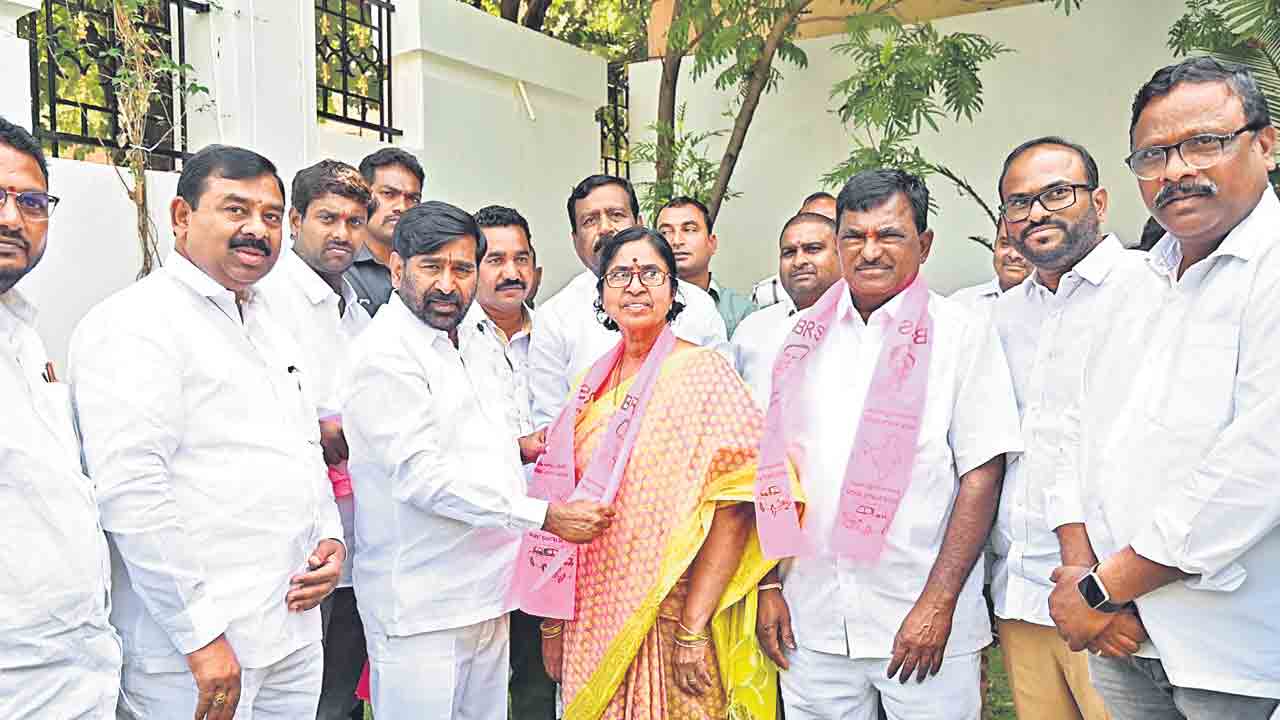 బీజేపీని ఎదుర్కొనే శక్తి కేసీఆర్‌కే