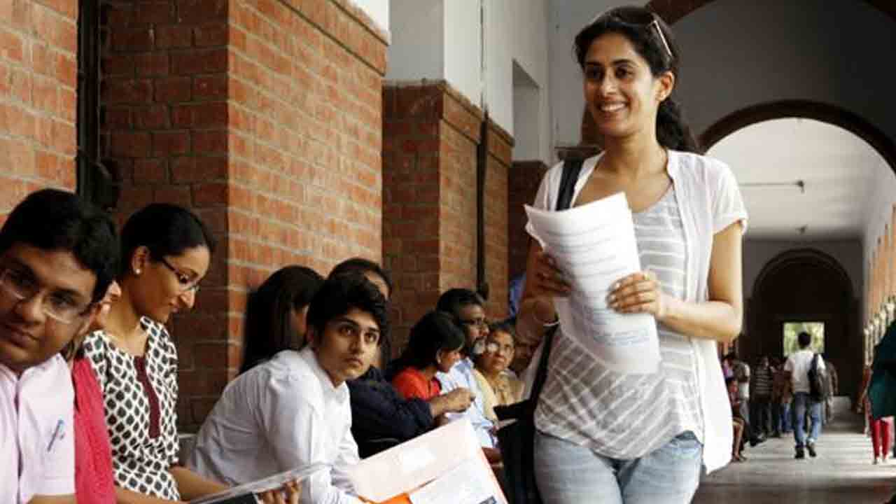 డీఎడ్‌ సీట్లు నిండట్లే కొనసాగుతున్న కాలేజీల మూత