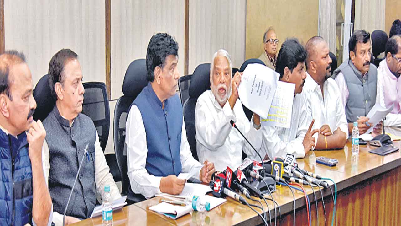 తెలంగాణ ఆశలపై నీళ్లు