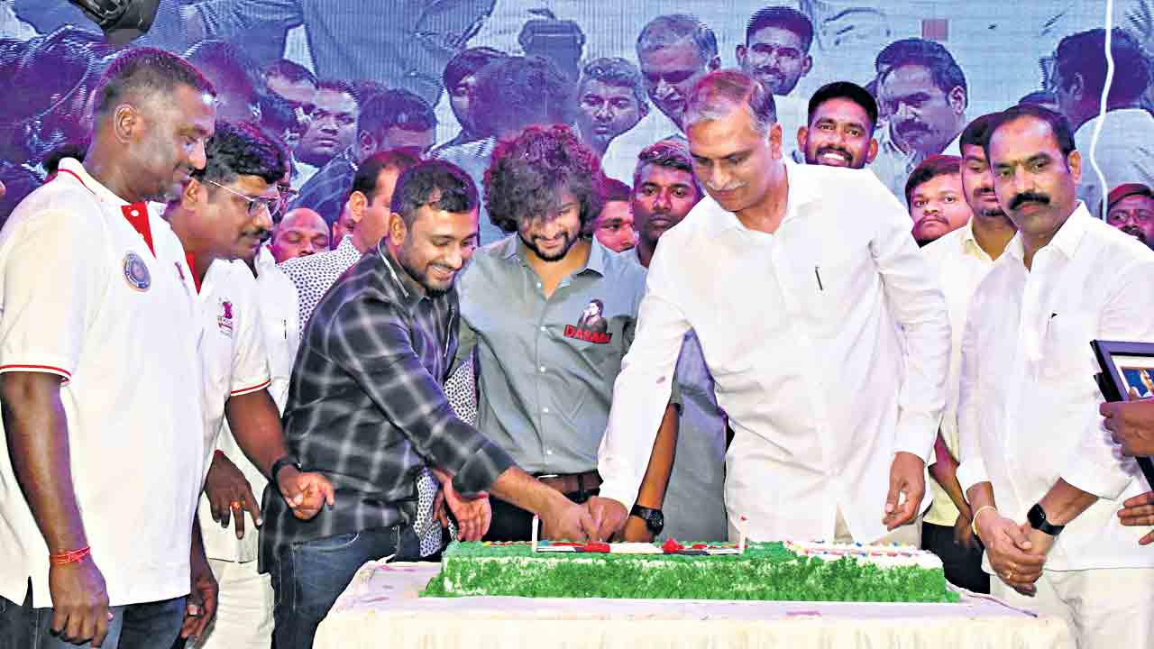 CM KCR Birthday |  ప్రజానాయకా.. నిండు నూరేండ్లు వర్ధిల్లు.. ఒక రోజు ముందునుంచే కేసీఆర్‌ జన్మదిన వేడుకలు