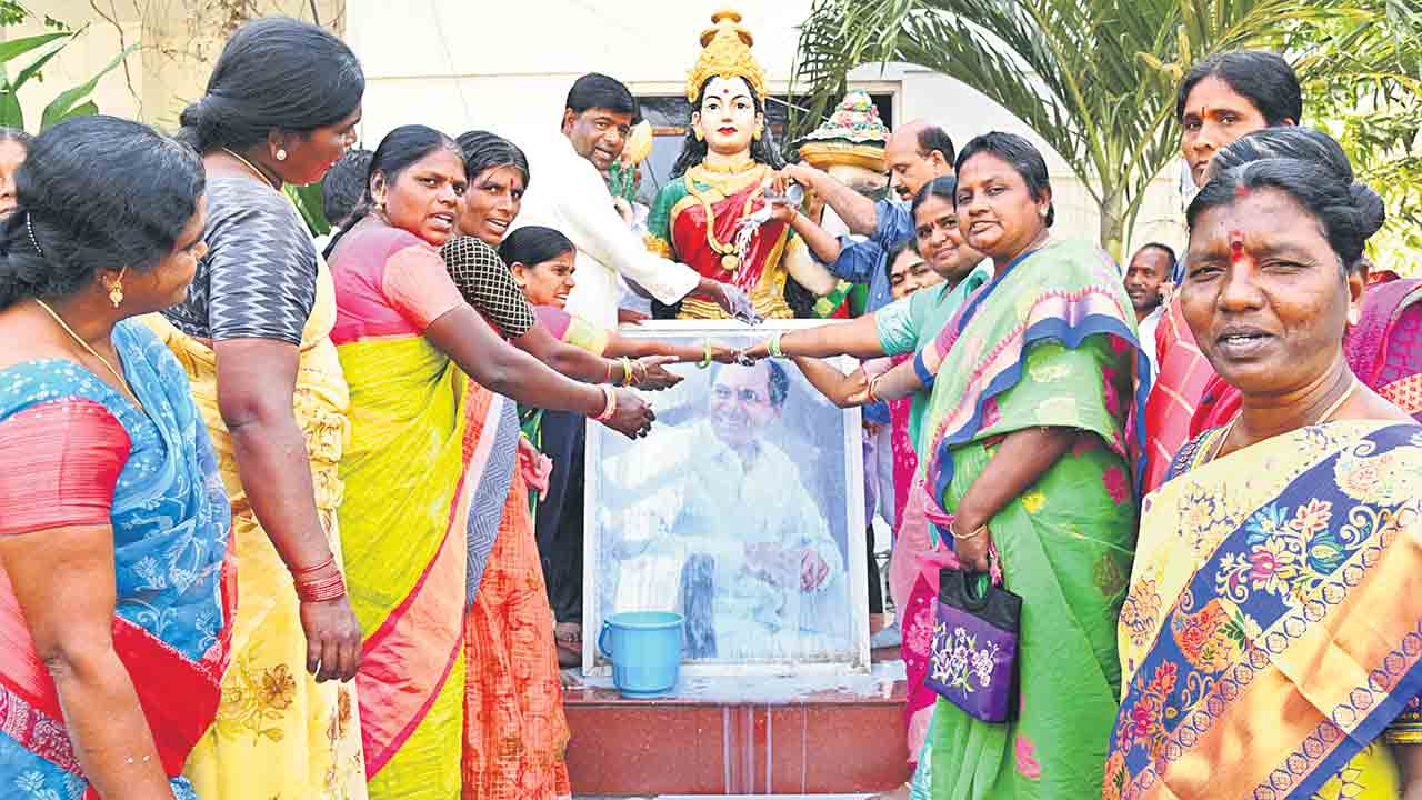 మిడ్‌ డే మీల్స్‌ వర్కర్ల వేతనాలు ట్రిపుల్‌