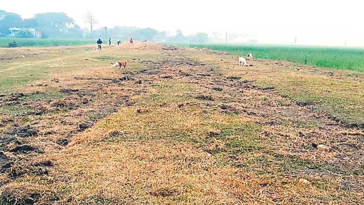 2 కిలోమీటర్ల రైలు పట్టాలు చోరీ