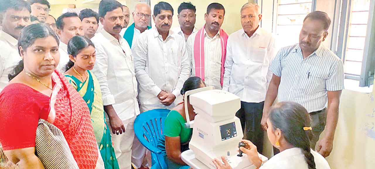 అందరూ కంటి పరీక్షలు చేయించుకోవాలి