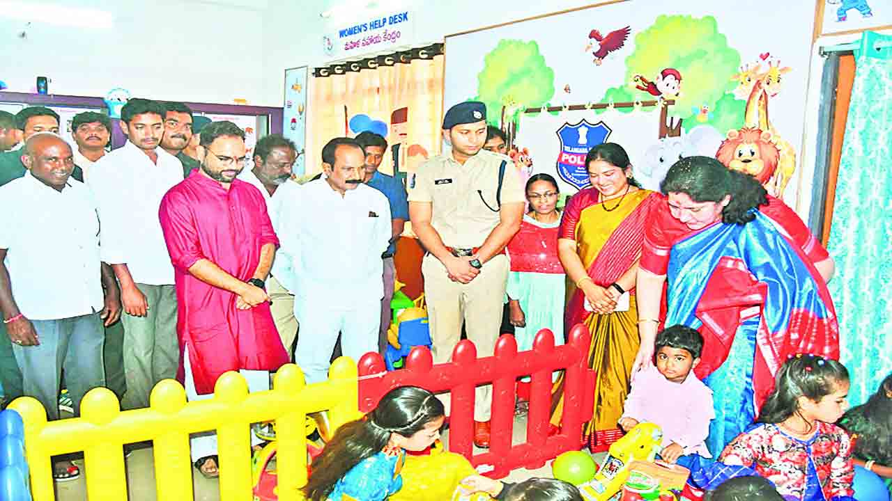 మహిళా రక్షణకే తొలి ప్రాధాన్యం