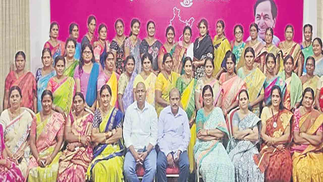 పథకాల అమలుకు వారధిలా ఉండాలి