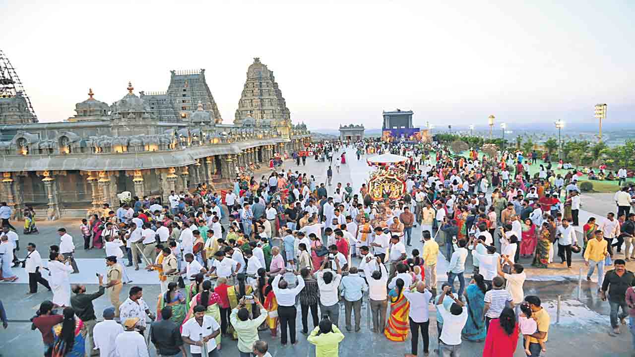 మురళీకృష్ణుడిగా లక్ష్మీనారసింహుడు