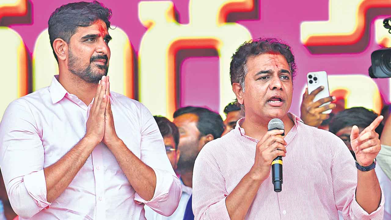 గులాబీమయమైన జమ్మికుంట
