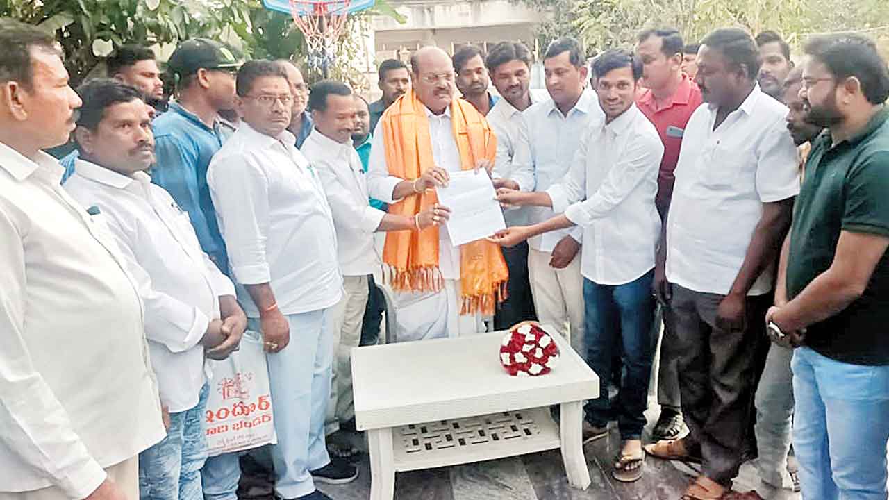 బాజిరెడ్డి సహకారంతో ఆలయానికి నిధులు మంజూరు