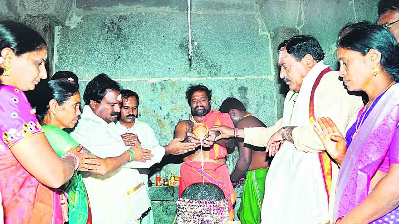సీఎం కేసీఆర్‌ పాలనలో ఆలయాలకు మహర్దశ