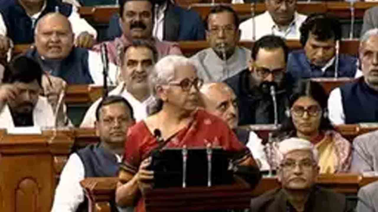 గిఫ్ట్‌ సిటీకి లిఫ్ట్‌