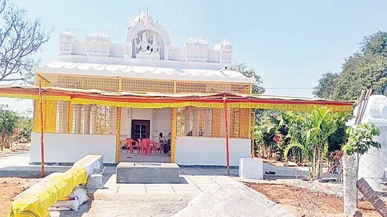 సొంతూరిపై ప్రేమతో..