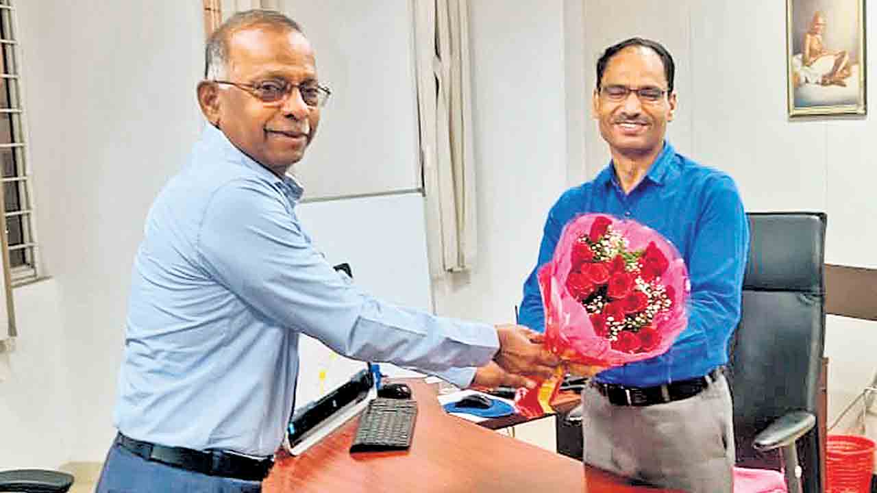 కేఆర్‌ఎంబీ చైర్మన్‌కు ఈఎన్సీ శుభాకాంక్షలు