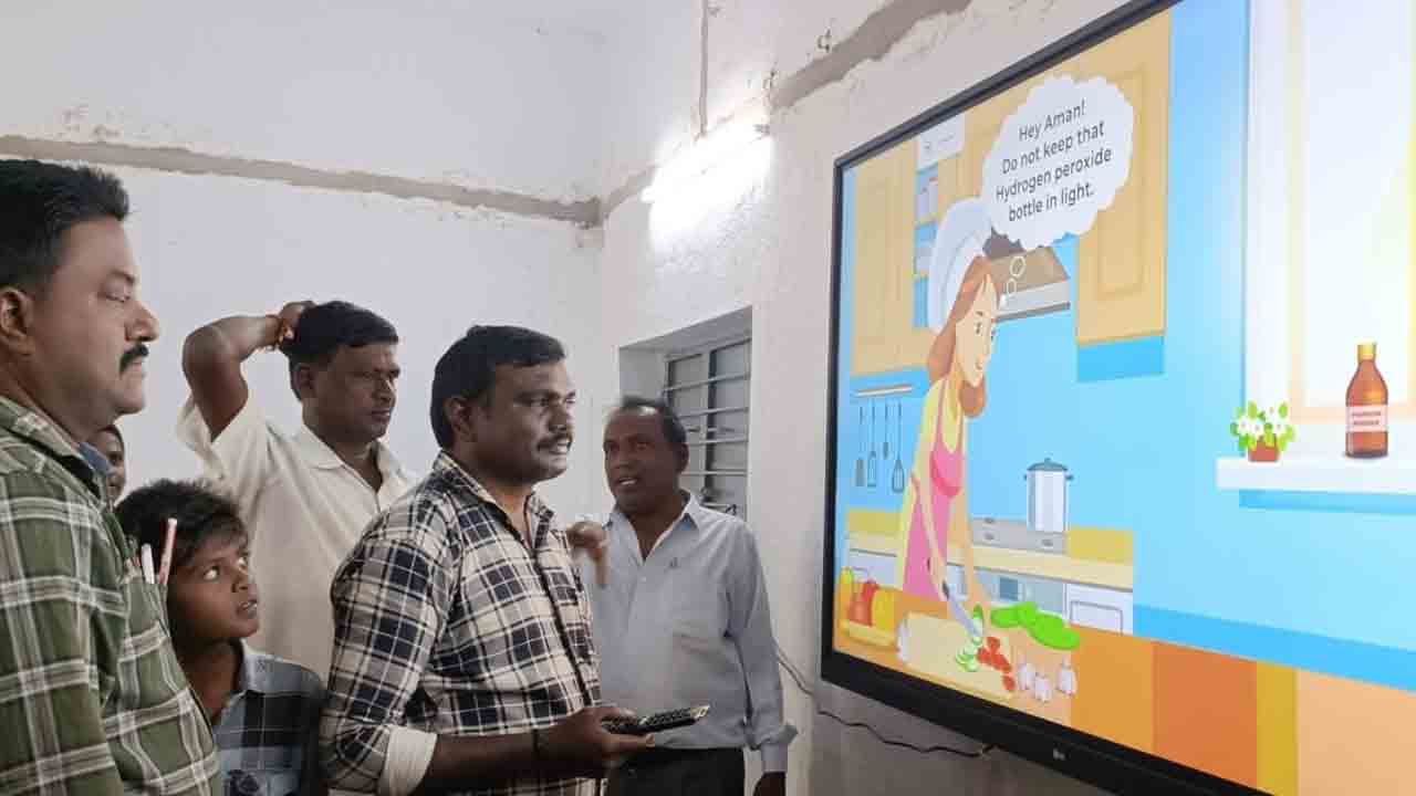 విద్యార్థులు ప్రభుత్వ బడిలో చదవాలి