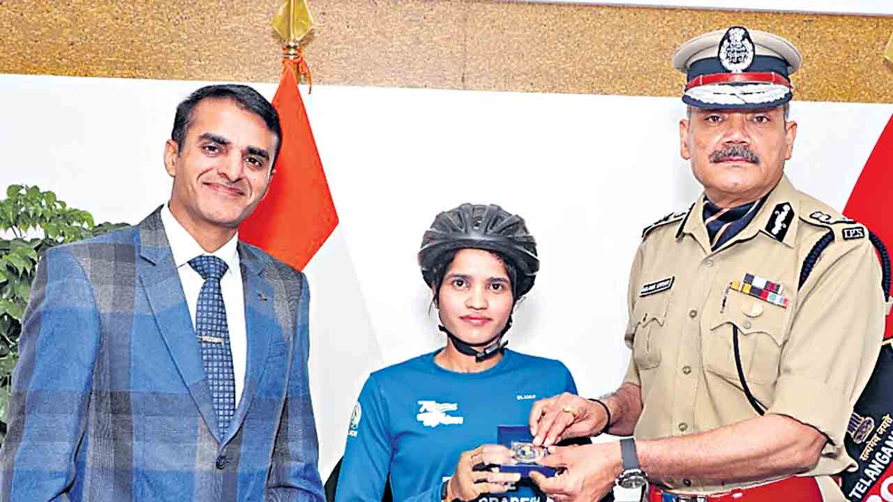 మహిళా భద్రతపై దేశవ్యాప్త సైకిల్‌ యాత్ర