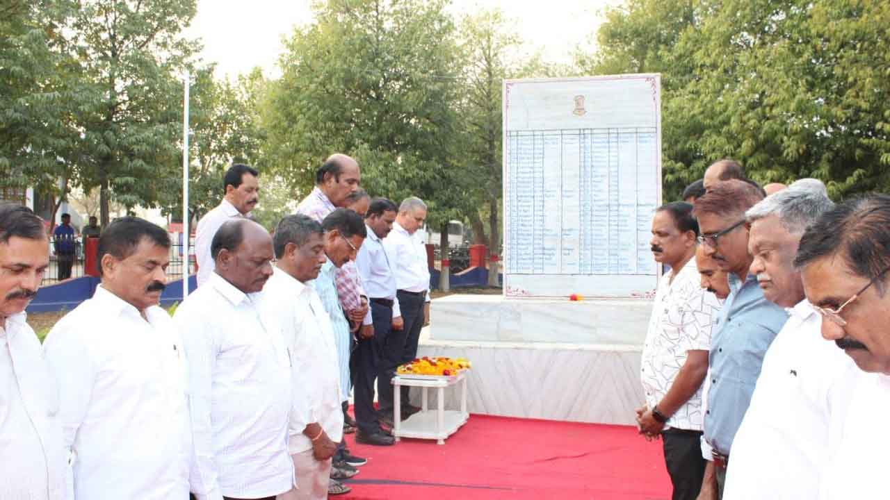 పోలీసు అమరుల త్యాగాలు వెలకట్టలేనివి