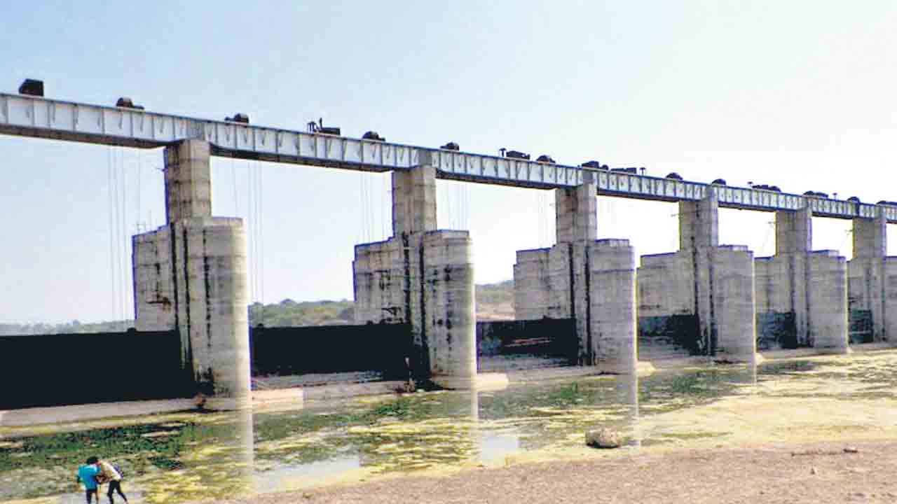 ప్రాజెక్టులకు నిధుల వరద