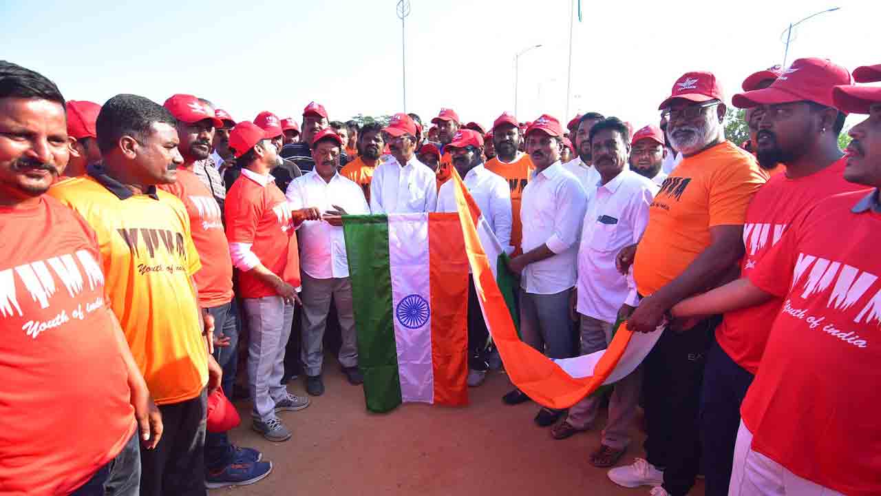 యువత చెడు వ్యసనాలకు లోను కావద్దు